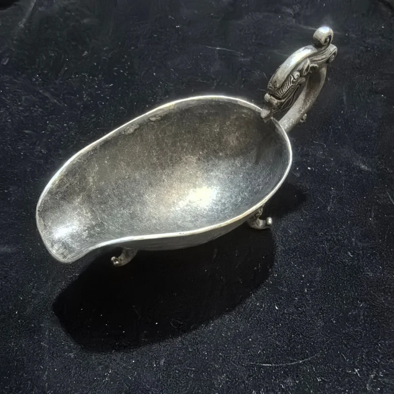 Antique-Style Silver-Plated Tang Dynasty Zhenguan Wine Cup Phoenix Cup Miscellaneous Collectible Ornament Office Stall Display
Antique-Style Silver-Plated Tang Dynasty Zhenguan Wine Cup Phoenix Cup Miscellaneous Collectible Ornament Office Stall Display