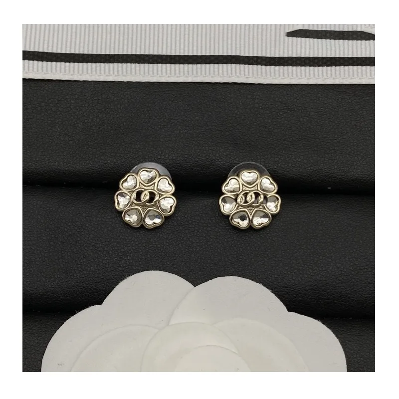 Home New Various Earrings Light Luxury High-end Women's Fashion Exquisite Versatile High-end Earrings
Home New Various Earrings Light Luxury High-end Women's Fashion Exquisite Versatile High-end Earrings