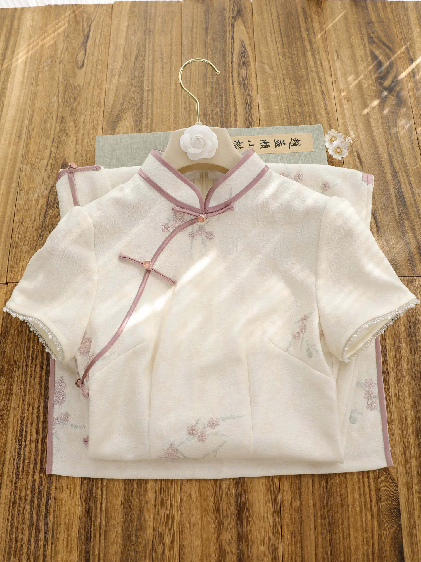 Elegant Short Sleeve Qipao Women's Fashionable Younger Atmosphere Daily Wear Polished White Spring New Style Chinese Style
Elegant Short Sleeve Qipao Women's Fashionable Younger Atmosphere Daily Wear Polished White Spring New Style Chinese Style