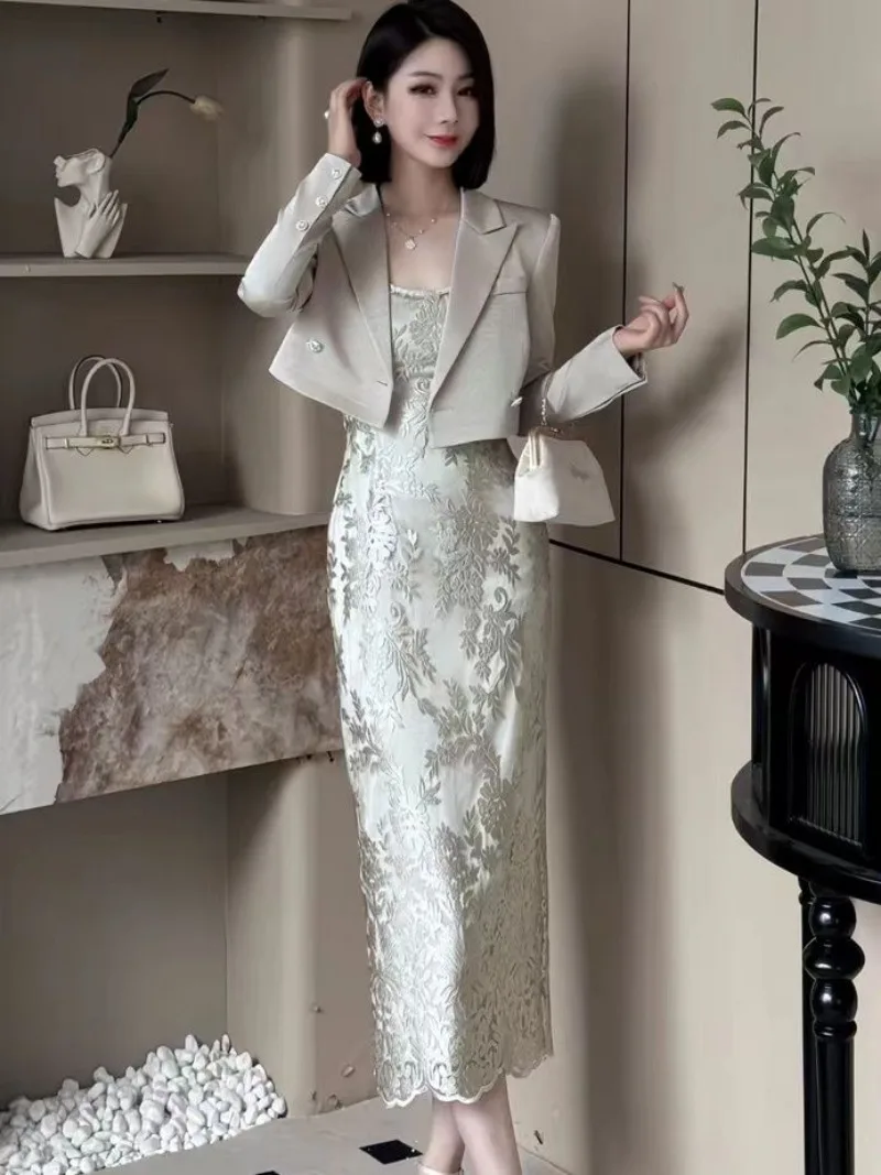 New Luxury High End Autumn Two Piece Set Women Elegant Lapel Long Sleeve Short Jacket + Fashion Jacquard Sling Dress Party Suit
New Luxury High End Autumn Two Piece Set Women Elegant Lapel Long Sleeve Short Jacket + Fashion Jacquard Sling Dress Party Suit