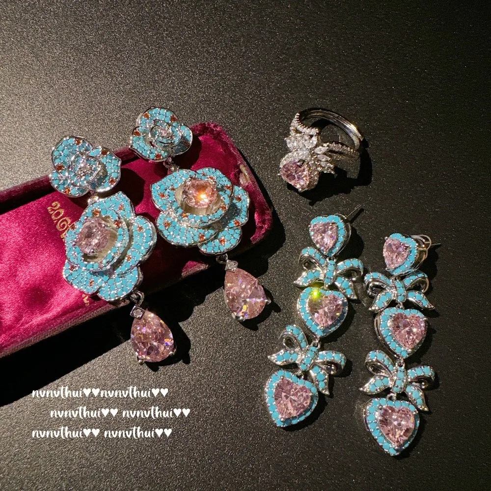 Vintage Jewelry Sets for Women Earrings Necklace Ring Luxury Camellia Flowers Pendant Perfect for Wedding Party Dress Gift
Vintage Jewelry Sets for Women Earrings Necklace Ring Luxury Camellia Flowers Pendant Perfect for Wedding Party Dress Gift