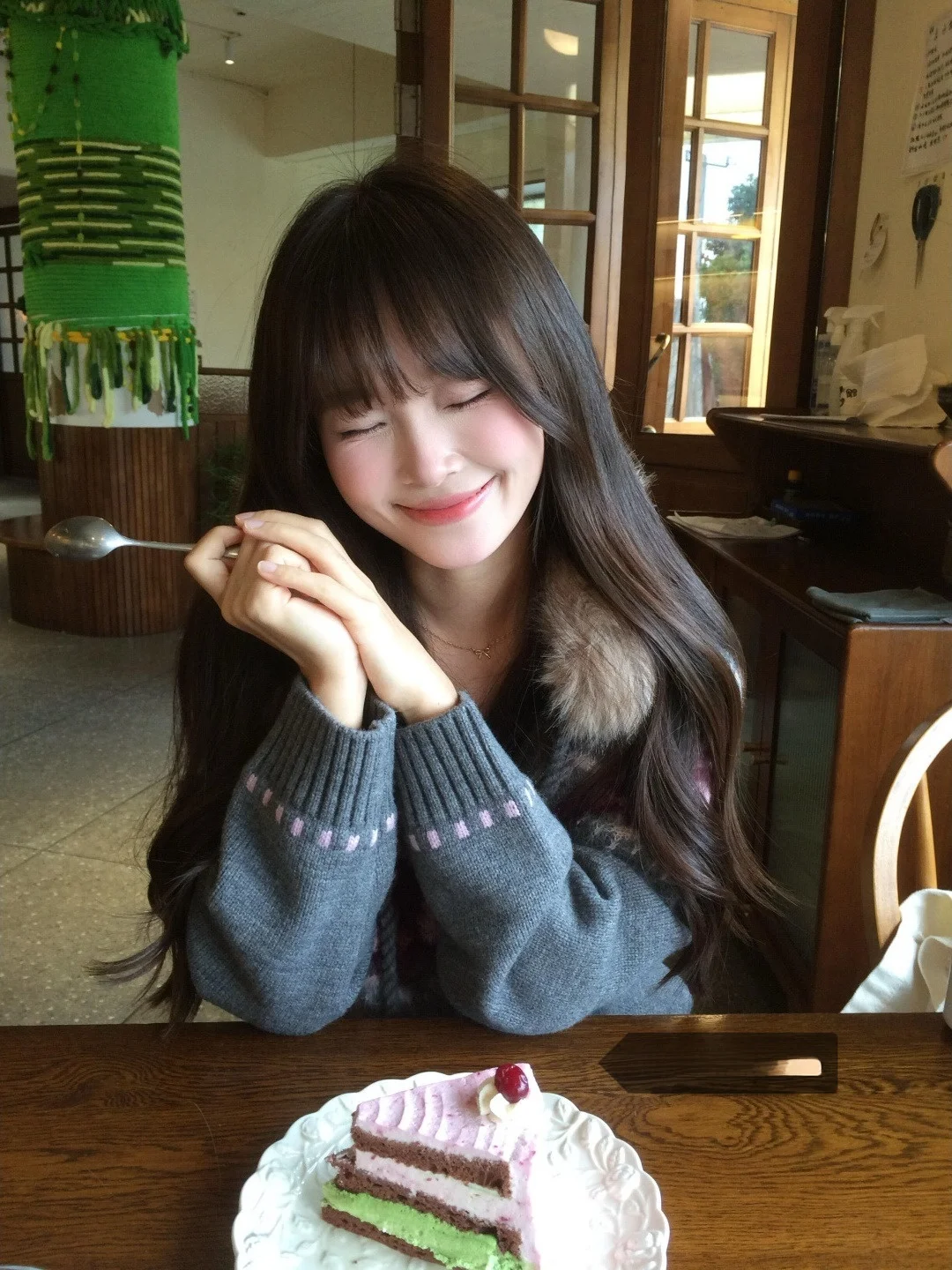 Утепленный пушистый вязаный кардиган с капюшоном для женщин: модный винтажный свободный свитер-пальто с высоким воротником для ранней весны
Утепленный пушистый вязаный кардиган с капюшоном для женщин: модный винтажный свободный свитер-пальто с высоким воротником для ранней весны