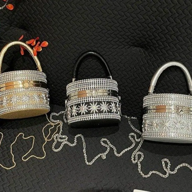 Fashionable Textured Crossbody Handbag With Letter Logo Also Serves As A Trendy And Practical Diaper Bag
Fashionable Textured Crossbody Handbag With Letter Logo Also Serves As A Trendy And Practical Diaper Bag