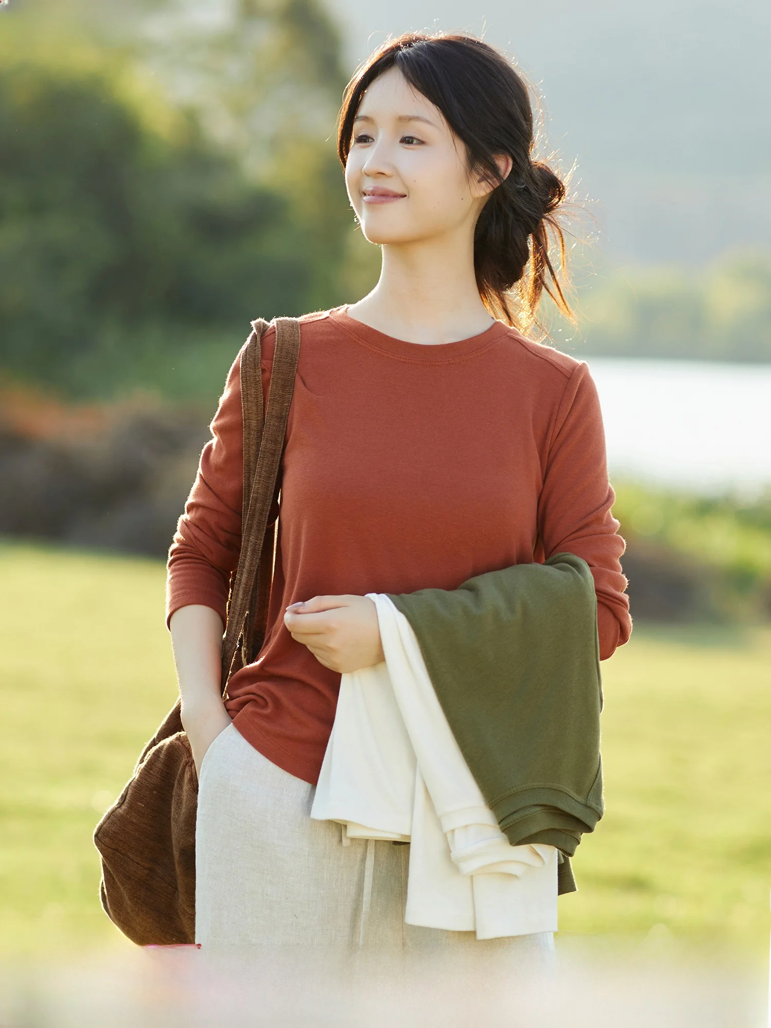 Soft Cotton Lycra Long Sleeve T-Shirt Women's Inner Wear Casual Style Loose Fit round Neck Zipper Closure Autumn Season Fashion
Soft Cotton Lycra Long Sleeve T-Shirt Women's Inner Wear Casual Style Loose Fit round Neck Zipper Closure Autumn Season Fashion