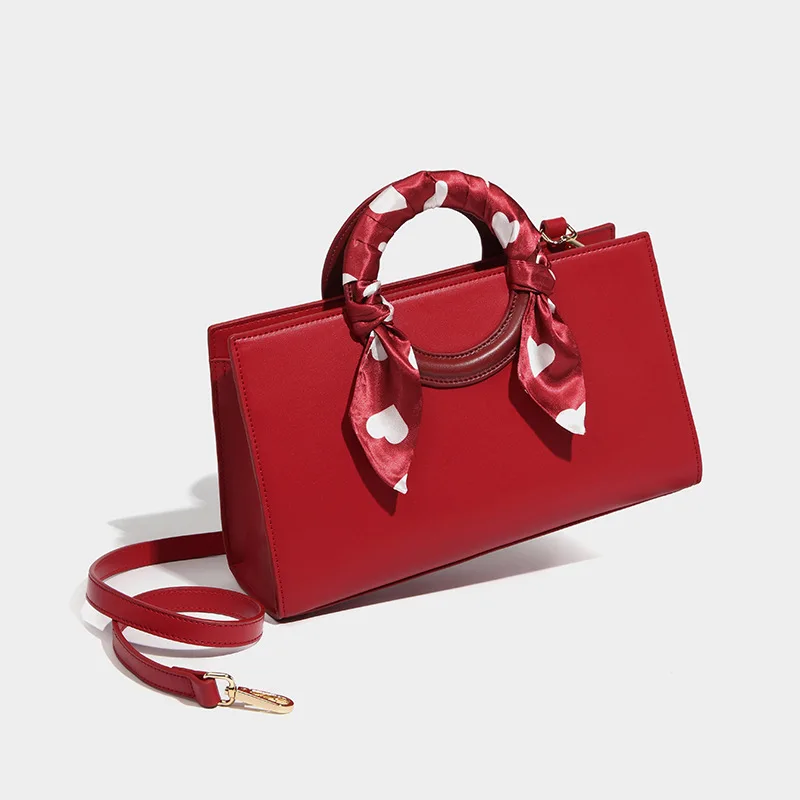 2025 Новая модная тенденция, нишевый дизайн, персонализированная женская атмосферная сумка, уникальная женская красная сумка-мессенджер 
2025 Новая модная тенденция, нишевый дизайн, персонализированная женская атмосферная сумка, уникальная женская красная сумка-мессенджер
