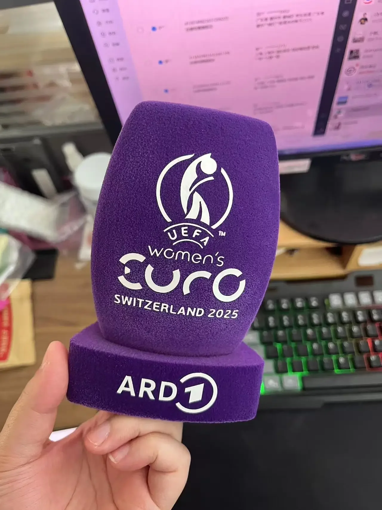 Пенопластовый чехол для микрофона Triangle с индивидуальным логотипом, создание чехла для микрофона с вашим логотипом и основанием, ветрозащитный экран из пенопласта для телевизионных студий
Пенопластовый чехол для микрофона Triangle с индивидуальным логотипом, создание чехла для микрофона с вашим логотипом и основанием, ветрозащитный экран из пенопласта для телевизионных студий