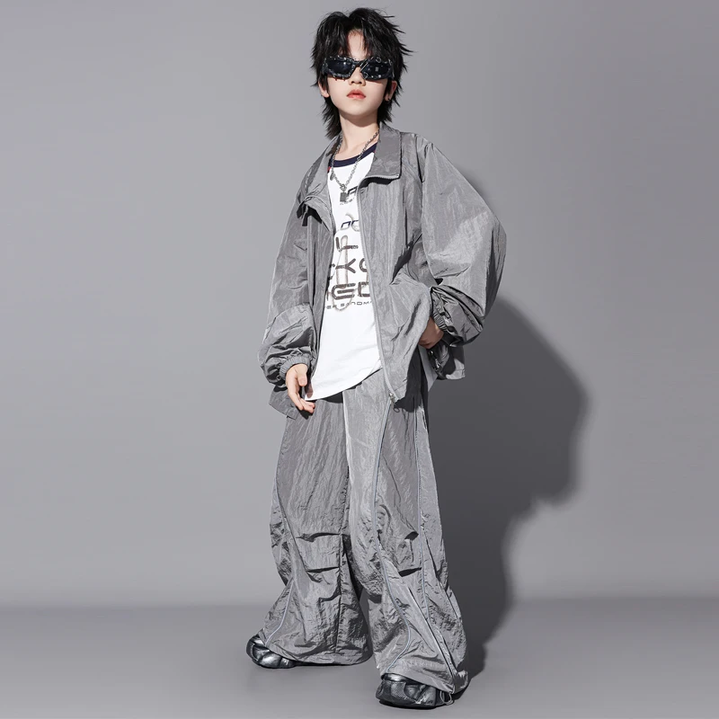 Детская одежда для бальных танцев, серая спортивная танцевальная одежда в стиле хип-хоп для мальчиков, костюмы для джазовых танцев, одежда для выступлений на сцене DW11136
Детская одежда для бальных танцев, серая спортивная танцевальная одежда в стиле хип-хоп для мальчиков, костюмы для джазовых танцев, одежда для выступлений на сцене DW11136