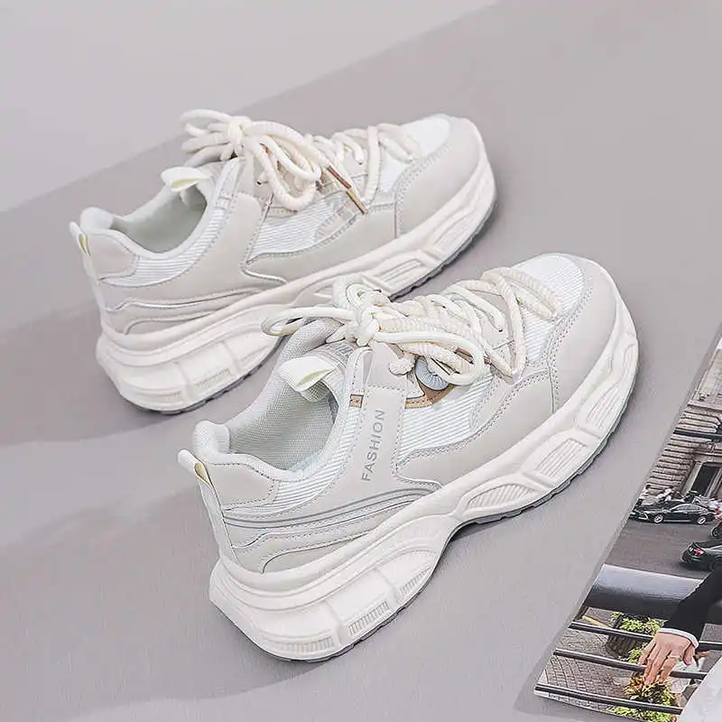 Внешний вид с завязками. Женские лоферы. Красные кроссовки для скейтбординга. Женские красочные женские кроссовки. Спортивные шорты. 
Внешний вид с завязками. Женские лоферы. Красные кроссовки для скейтбординга. Женские красочные женские кроссовки. Спортивные шорты.