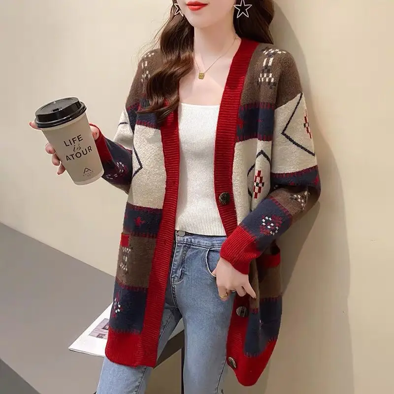 Female Clothing Vintage Jacquard Loose Knitted Cardigan Autumn Winter Fashion Commute Y2k Chic Button Pockets Sweaters
Female Clothing Vintage Jacquard Loose Knitted Cardigan Autumn Winter Fashion Commute Y2k Chic Button Pockets Sweaters