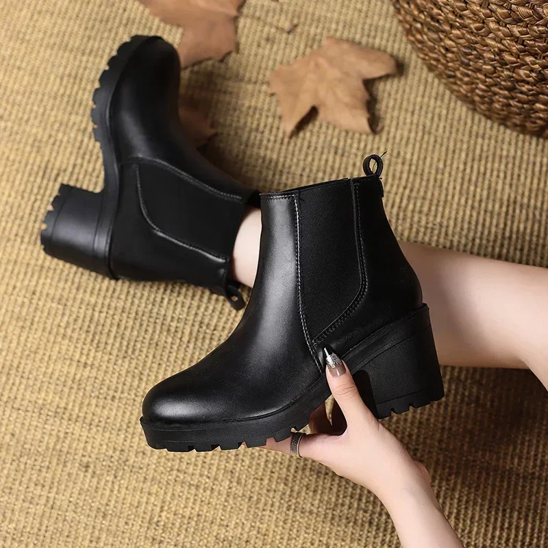 2025 Fashionable Comfortable Round Toe High Heels Casual Thick Heel Short Solid Color 2025 New Autumn Winter Women's Boots
2025 Fashionable Comfortable Round Toe High Heels Casual Thick Heel Short Solid Color 2025 New Autumn Winter Women's Boots
