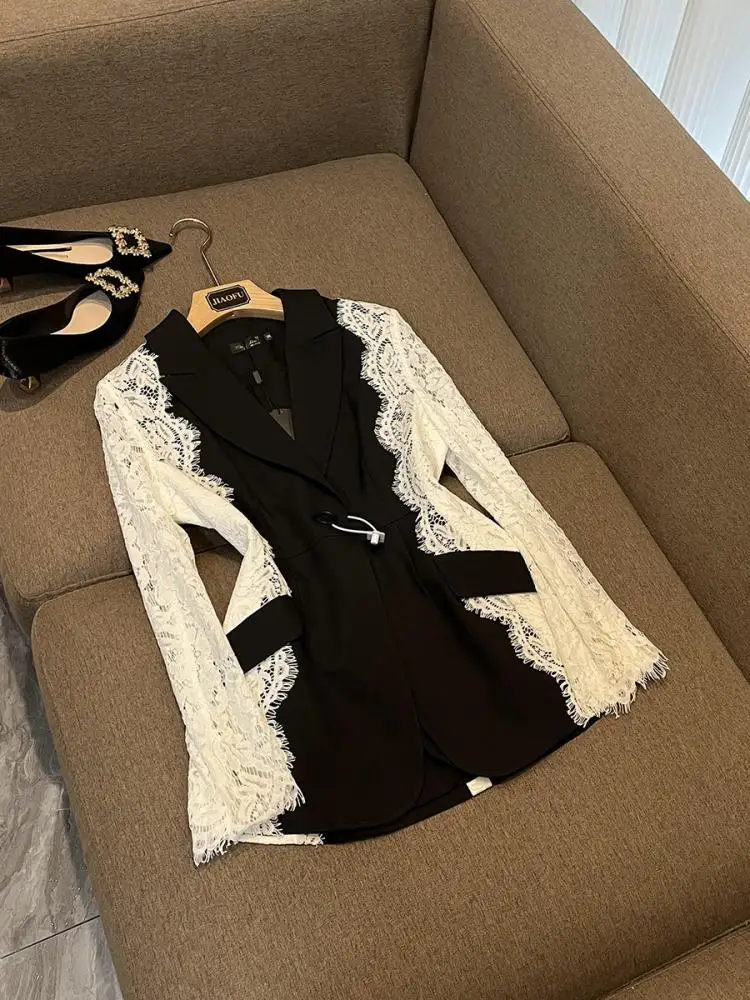 Elegant Lace Splicing Retro Style Women's Suit Jacket Spring 2026 Fashionable Commute Long Sleeve Button up Classic Collar
Elegant Lace Splicing Retro Style Women's Suit Jacket Spring 2026 Fashionable Commute Long Sleeve Button up Classic Collar