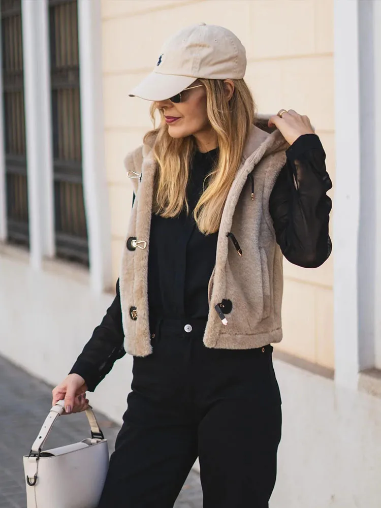 HH Women Winter Fashion Artificial Fur Hooded Toggle Buckle Sleeveless Jacket Female Solid Loose High Street Casual Warm Vest
HH Women Winter Fashion Artificial Fur Hooded Toggle Buckle Sleeveless Jacket Female Solid Loose High Street Casual Warm Vest