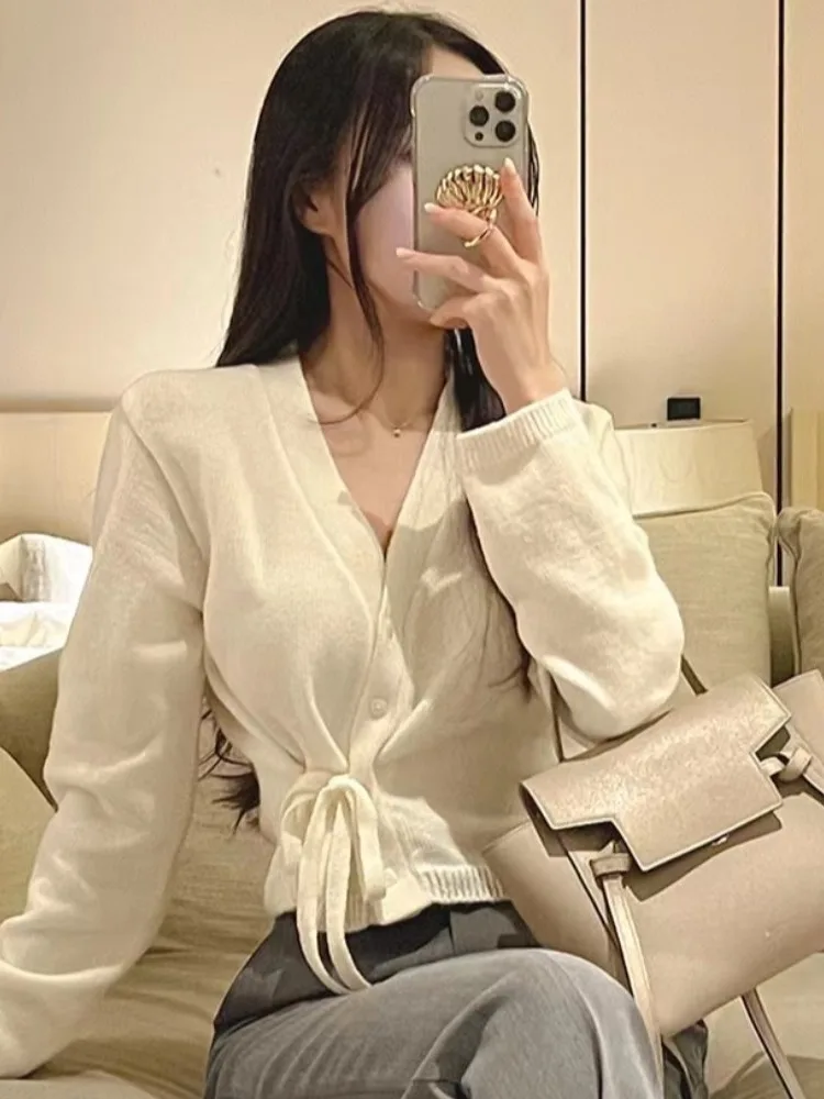 Chic V-Ne Long Sve Knitted Sweater Coat Women's Waist-Cinching Slimming Versatile Autumn Design Sense Outerwear
Chic V-Ne Long Sve Knitted Sweater Coat Women's Waist-Cinching Slimming Versatile Autumn Design Sense Outerwear
