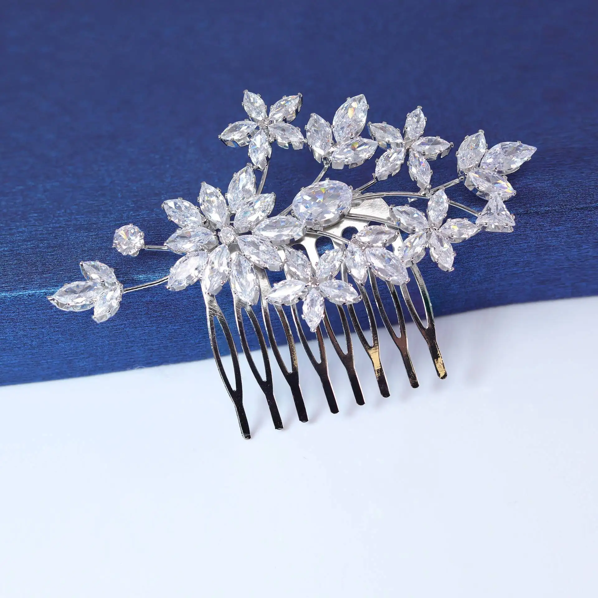 Cubic Zirconia Floral Hair Comb Sparkly Crystal Branch Bridal Hair Side Comb Wedding Prom Evening Party Hairpin Women Bridesmaid
Cubic Zirconia Floral Hair Comb Sparkly Crystal Branch Bridal Hair Side Comb Wedding Prom Evening Party Hairpin Women Bridesmaid