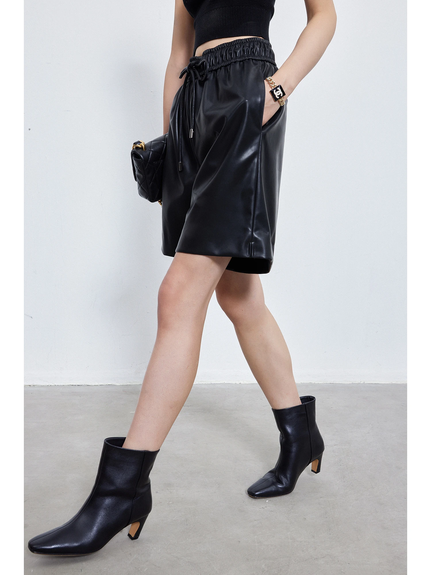 Cool Fashionable Bare Sensation Elastic Waist Shorts Women's Summer Unique Thronsaura Polyester PU Straight Leg Pants
Cool Fashionable Bare Sensation Elastic Waist Shorts Women's Summer Unique Thronsaura Polyester PU Straight Leg Pants