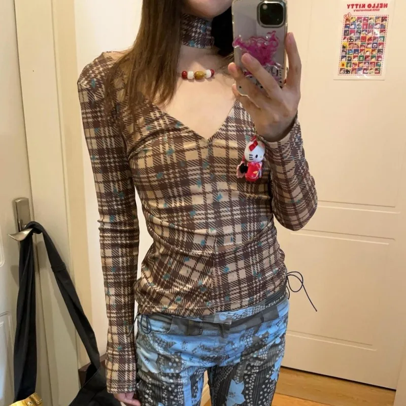 2025 Plaid V-neck Front and Back Two Wear Retro Brown Free Tie Retro Printed Slim and Thin Splicing Top
2025 Plaid V-neck Front and Back Two Wear Retro Brown Free Tie Retro Printed Slim and Thin Splicing Top