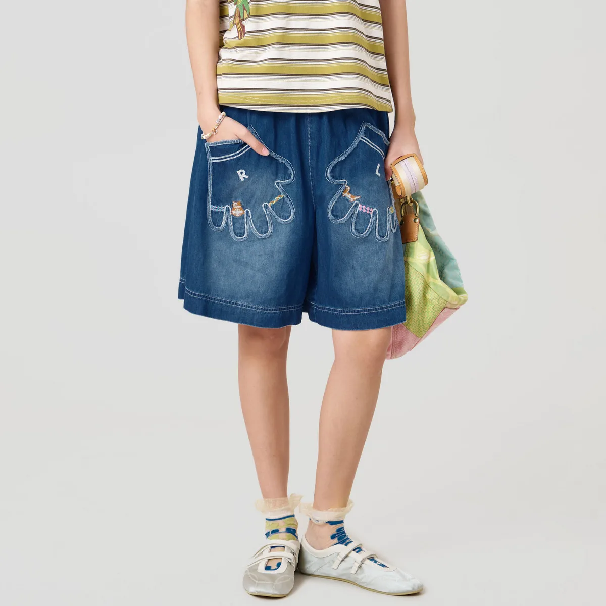 MOVEUP Casual Straight Shorts 2026 Summer New Fun Embroidered Pure Cotton Elastic Waist Loose Denim Shorts For Women 3ELX40315
MOVEUP Casual Straight Shorts 2026 Summer New Fun Embroidered Pure Cotton Elastic Waist Loose Denim Shorts For Women 3ELX40315
