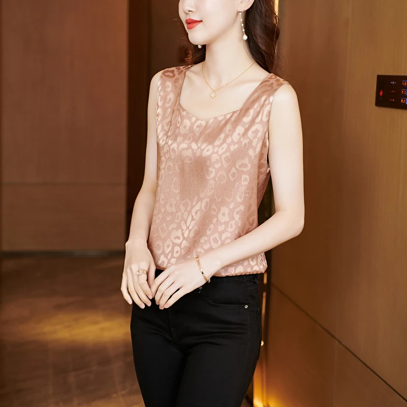 Jacquard Satin Blouse Women Tank Tops Square Neck Blouses Basic Womens Tops Vintage Shirts for Women Corset Top Women Clothing
Jacquard Satin Blouse Women Tank Tops Square Neck Blouses Basic Womens Tops Vintage Shirts for Women Corset Top Women Clothing