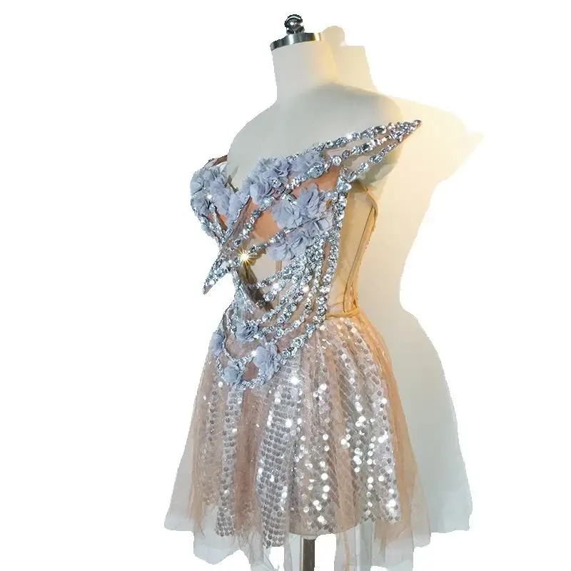 sexy mini dress crystal sequin for women backless flower nightclub party Stage DS Celebrate drag queen pole dance clothing
sexy mini dress crystal sequin for women backless flower nightclub party Stage DS Celebrate drag queen pole dance clothing