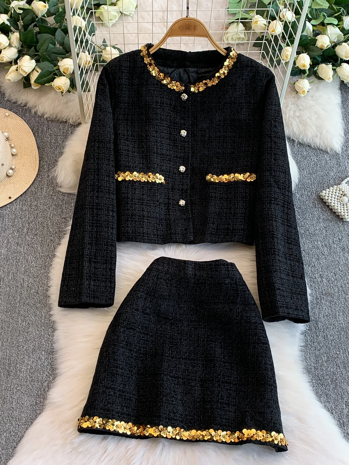 Heavy Embellished Long Sleeve round Neck Tweed Outerwear Set High Waist Short Skirt Anti-Light Leaning towards Luxury
Heavy Embellished Long Sleeve round Neck Tweed Outerwear Set High Waist Short Skirt Anti-Light Leaning towards Luxury