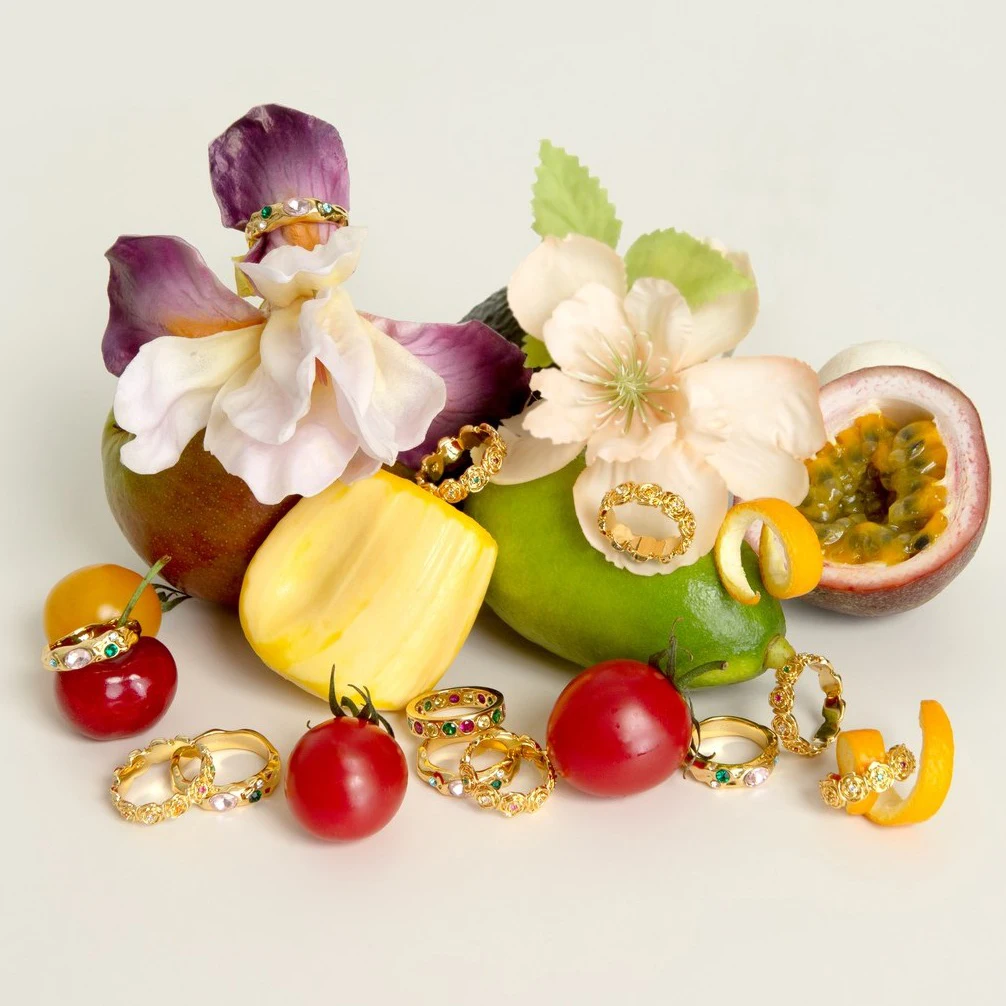 AIKOER Vintage Daisy Rose Ring 18K Gold Color Plated Stainless Steel Colored Zircon Rose Round Ring Party Gift 
AIKOER Vintage Daisy Rose Ring 18K Gold Color Plated Stainless Steel Colored Zircon Rose Round Ring Party Gift