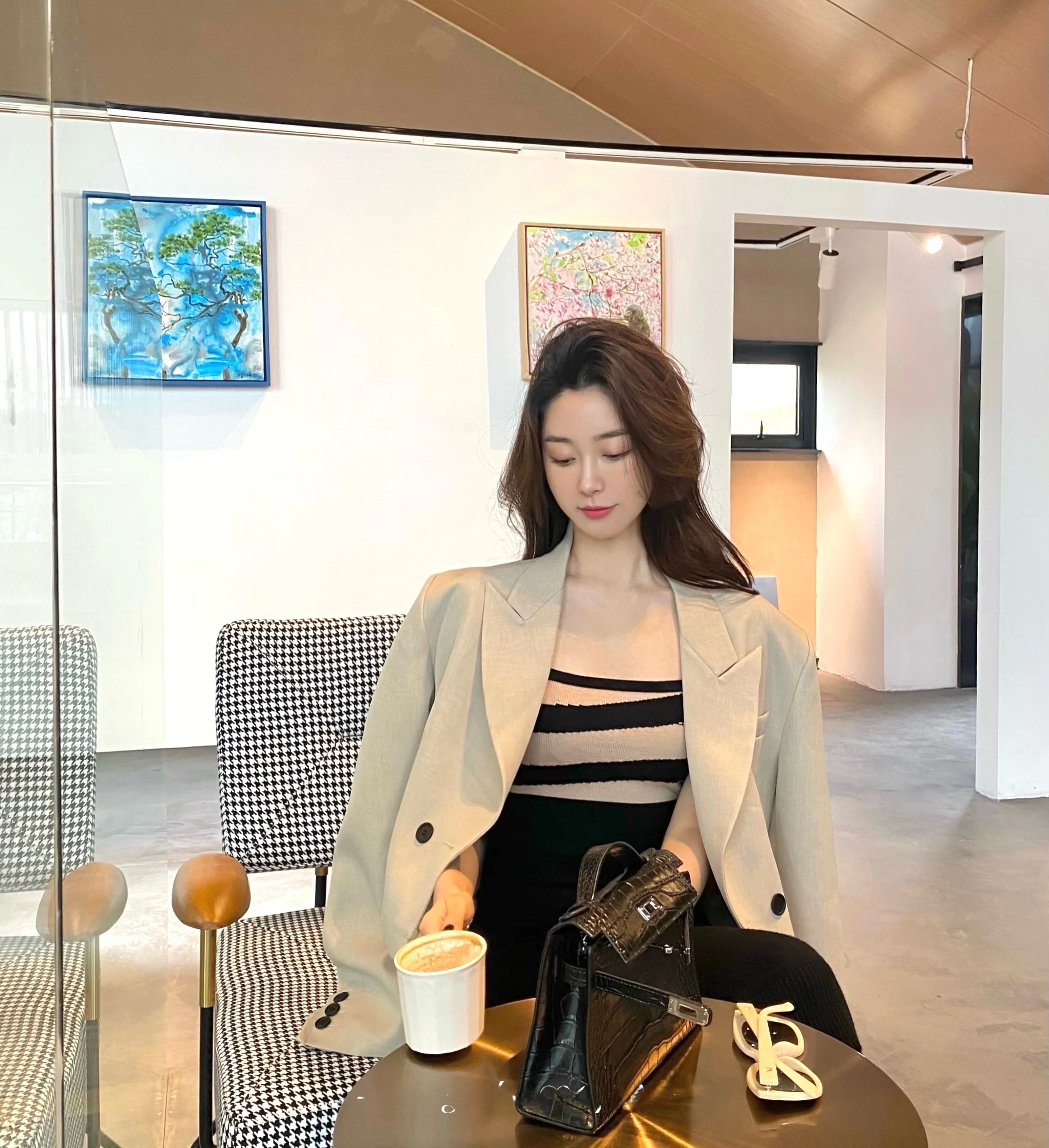 CCZEE Short Women's Suit Jacket Casual Elegant Loose Straight Tube Polyester Commute Style Fashionable Versatile Small Wardro...
CCZEE Short Women's Suit Jacket Casual Elegant Loose Straight Tube Polyester Commute Style Fashionable Versatile Small Wardro...