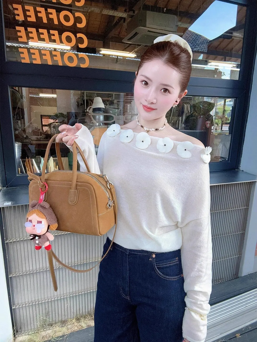 French Style Slim Fit Knitted Base Shirt Women's Shoulder Bared Waist Cut Floral 3D Embellished Inner Wear for Early Autumn
French Style Slim Fit Knitted Base Shirt Women's Shoulder Bared Waist Cut Floral 3D Embellished Inner Wear for Early Autumn