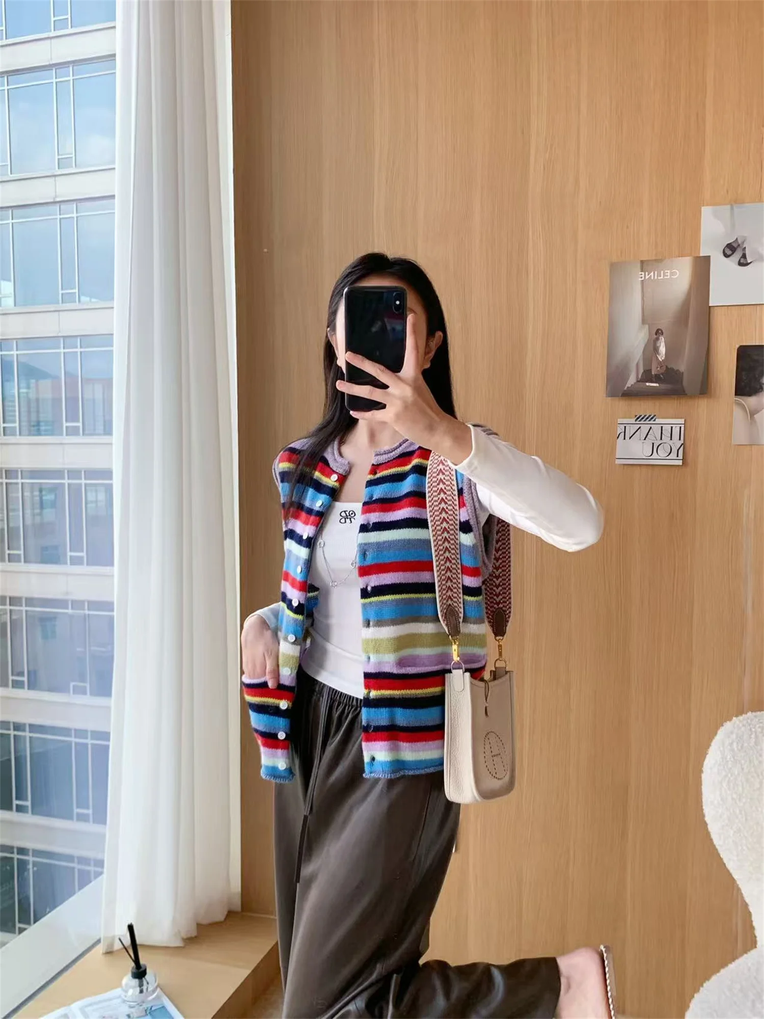 Женский повседневный вязаный жилет из шерсти с цветными полосами и круглым вырезом, на несколько пуговиц
Женский повседневный вязаный жилет из шерсти с цветными полосами и круглым вырезом, на несколько пуговиц