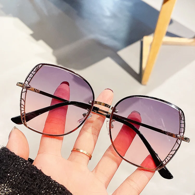 2023 New Trimmed Sunglasses for Women with Frameless Hollow out Metal Polygon Ins Mesh Red Fashion Band Goods
2023 New Trimmed Sunglasses for Women with Frameless Hollow out Metal Polygon Ins Mesh Red Fashion Band Goods