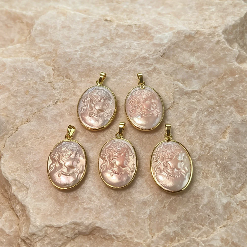 Vintage Victorian Oval Mother of Pearl Cameo Charms Golden Tone Full Bezel Single Bail DIY Beading Findings P2D666
Vintage Victorian Oval Mother of Pearl Cameo Charms Golden Tone Full Bezel Single Bail DIY Beading Findings P2D666