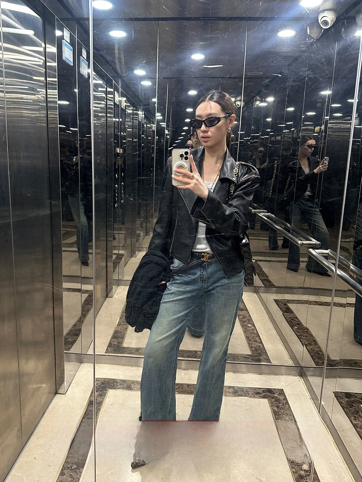 Официальные синие джинсовые брюки Gakee для женщин, универсальные простые длинные брюки, модные слегка расклешенные брюки
Официальные синие джинсовые брюки Gakee для женщин, универсальные простые длинные брюки, модные слегка расклешенные брюки