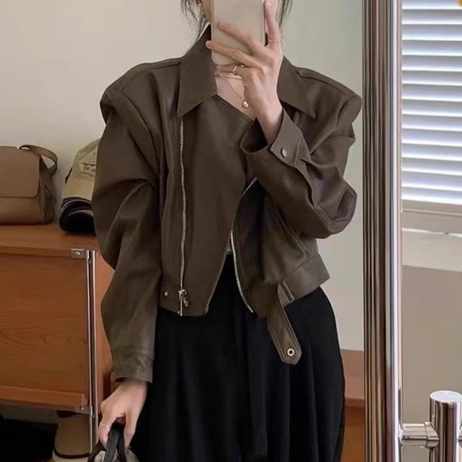 Brown Pu Leather Jacket for Women 2026 Spring and Autumn New Loose Hong Kong Style Short Jacket Motorcycle Jacket
Brown Pu Leather Jacket for Women 2026 Spring and Autumn New Loose Hong Kong Style Short Jacket Motorcycle Jacket