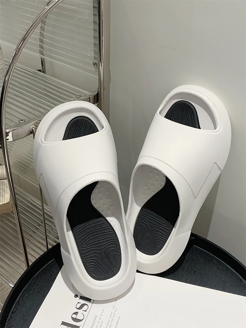 Casual Slippers for Men And Women Summer Outdoor Fashion Sporty Anti-Slip Home Bathing Thin Strap Slippers Comfortable Slip-On
Casual Slippers for Men And Women Summer Outdoor Fashion Sporty Anti-Slip Home Bathing Thin Strap Slippers Comfortable Slip-On