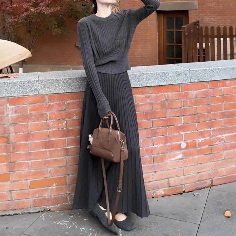 French High-end Gray Knitted Dress Women's Early Autumn 2025 New Small Temperament Long Skirt Set
French High-end Gray Knitted Dress Women's Early Autumn 2025 New Small Temperament Long Skirt Set