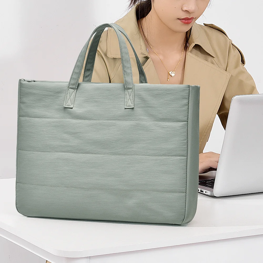 Ультратонкая и портативная сумка для компьютера 15,6 дюйма, водонепроницаемый деловой портфель на одно плечо для студенческого офиса
Ультратонкая и портативная сумка для компьютера 15,6 дюйма, водонепроницаемый деловой портфель на одно плечо для студенческого офиса
