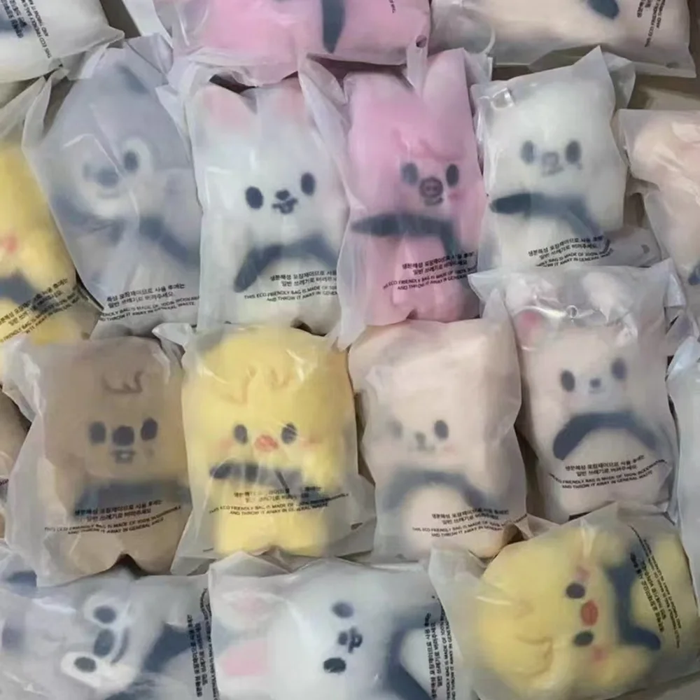 Плюшевый брелок SKZOO Stray Kids, магнитная кукла с закрытыми глазами, плюшевая игрушка-кукла с шарфом, детская игрушка, подарок
Плюшевый брелок SKZOO Stray Kids, магнитная кукла с закрытыми глазами, плюшевая игрушка-кукла с шарфом, детская игрушка, подарок