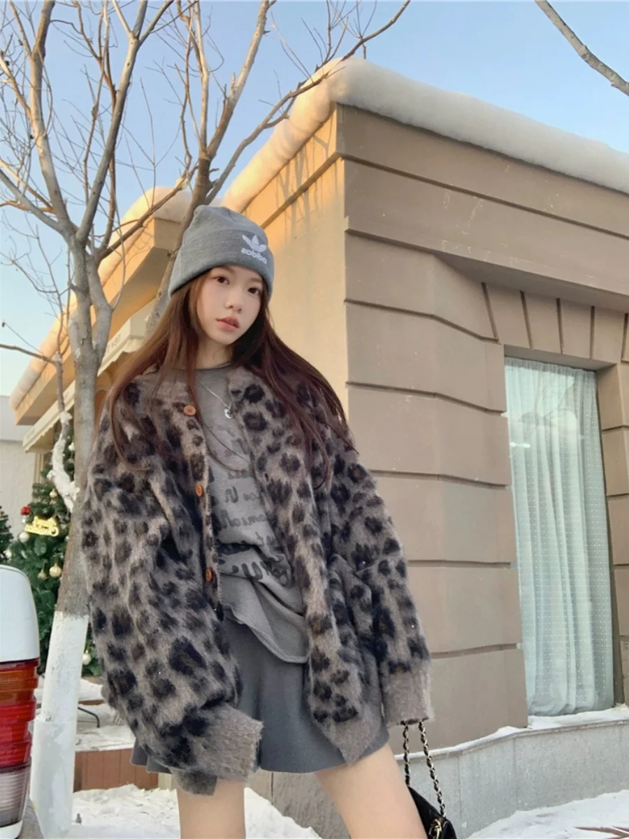 plus Size Casual Two-Piece Set Autumn Winter New Style Long Sleeve T-Shirt Lazy Style Leopard Print Knitted Jacket Versatile
plus Size Casual Two-Piece Set Autumn Winter New Style Long Sleeve T-Shirt Lazy Style Leopard Print Knitted Jacket Versatile