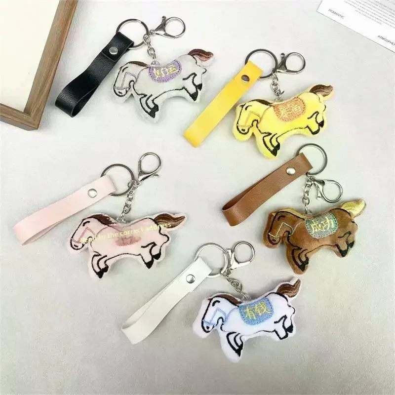 Милый Год Лошади Пони Талисман Плюшевая Кукла Мягкая Игрушка Брелок Подвеска Сумка Подвеска Китайский Новый Год Благословение Сувенирные Подарки
Милый Год Лошади Пони Талисман Плюшевая Кукла Мягкая Игрушка Брелок Подвеска Сумка Подвеска Китайский Новый Год Благословение Сувенирные Подарки