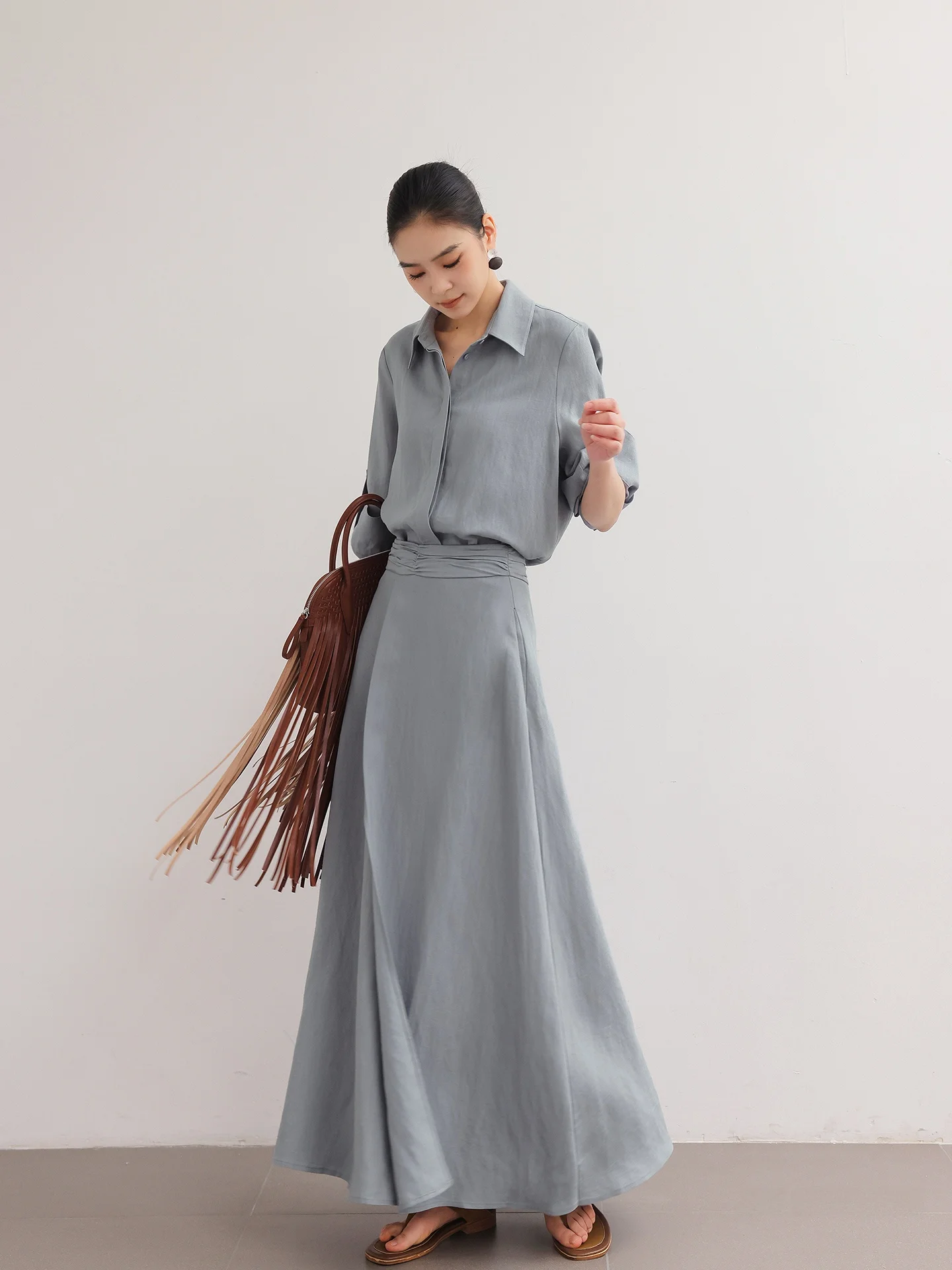JWUNIQUE Grey Tone Loose Feel Mist Grey Draped Slimming Commute Two Piece Set Long Sleeve Shirt Half Skirt Fashion Ensemble
JWUNIQUE Grey Tone Loose Feel Mist Grey Draped Slimming Commute Two Piece Set Long Sleeve Shirt Half Skirt Fashion Ensemble