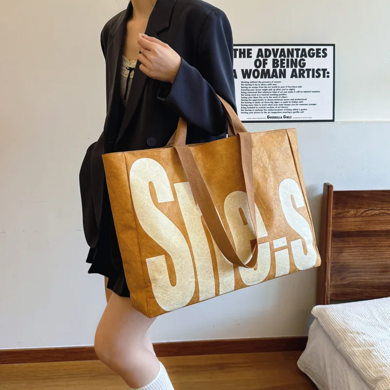 2025 New Women's Large Capacity Tote Bag Letter Print Shoulder Purse Artistic Fashion Crossbody Handbag Casual Chic
2025 New Women's Large Capacity Tote Bag Letter Print Shoulder Purse Artistic Fashion Crossbody Handbag Casual Chic