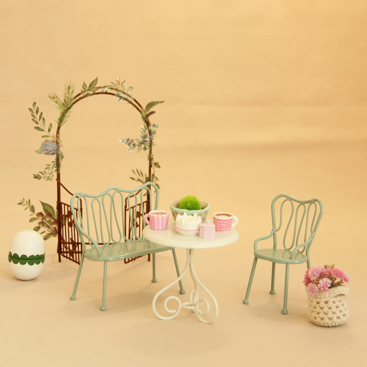 1:12 Миниатюрная реалистичная мебель Золотой и зеленый садовый стул из кованого железа, набор из трех предметов, подходит для украшения дома кукольного домика Bjd Ob11 Maileg
1:12 Миниатюрная реалистичная мебель Золотой и зеленый садовый стул из кованого железа, набор из трех предметов, подходит для украшения дома кукольного домика Bjd Ob11 Maileg