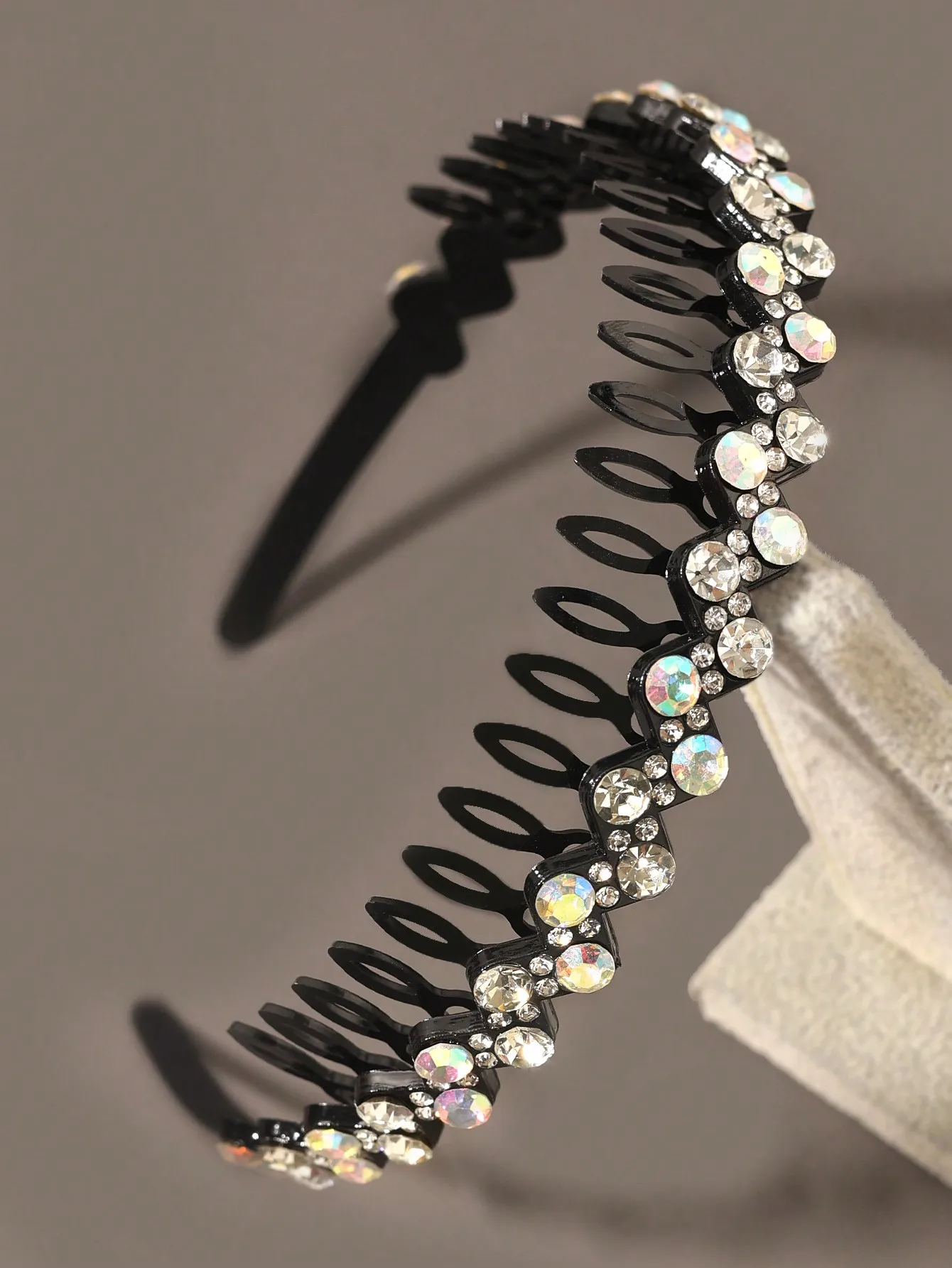 1pc Women Crystal Long Tooth Headband Hair Accessory Tiaras,Hairband,Hair Hoop Headbands, Black Head Accessories Beauty Home Hair Accessories
1pc Women Crystal Long Tooth Headband Hair Accessory Tiaras,Hairband,Hair Hoop Headbands, Black Head Accessories Beauty Home Hair Accessories