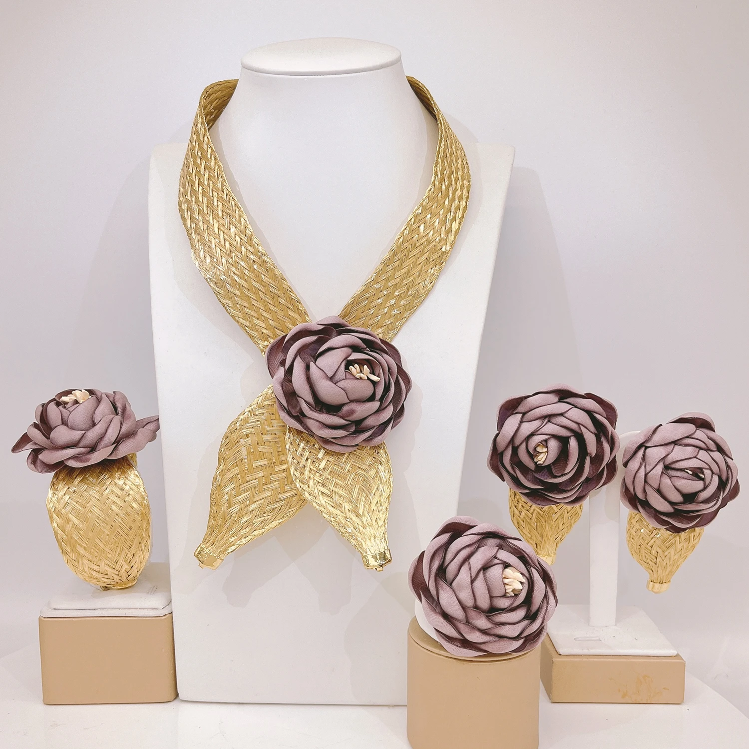 Elegant Weaving Purple Flower Jewelry Set Simple Popular Choker Collar Brazalete Aretes Anillo 4PC Jewels Set for New Year Gift
Elegant Weaving Purple Flower Jewelry Set Simple Popular Choker Collar Brazalete Aretes Anillo 4PC Jewels Set for New Year Gift