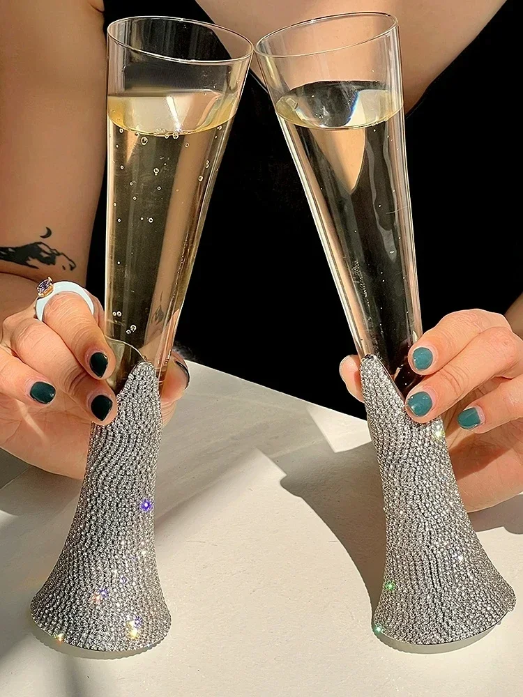 Diamond Women's Champagne mug Set with Diamond Crystal Glass High Leg Wine Cup Drink Cup Gift Wine Glass Beautiful Cups 150ml
Diamond Women's Champagne mug Set with Diamond Crystal Glass High Leg Wine Cup Drink Cup Gift Wine Glass Beautiful Cups 150ml