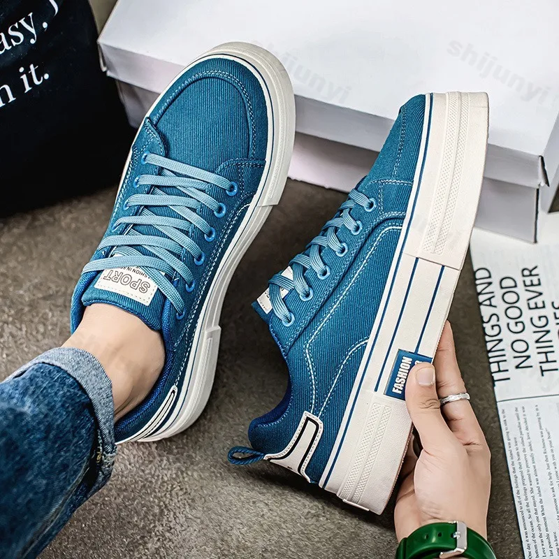 Модная трендовая повседневная парусиновая обувь для мужчин, новинка лета 2023 года, дышащая спортивная обувь с низким берцем, удобные нескользящие кроссовки на шнуровке
Модная трендовая повседневная парусиновая обувь для мужчин, новинка лета 2023 года, дышащая спортивная обувь с низким берцем, удобные нескользящие кроссовки на шнуровке