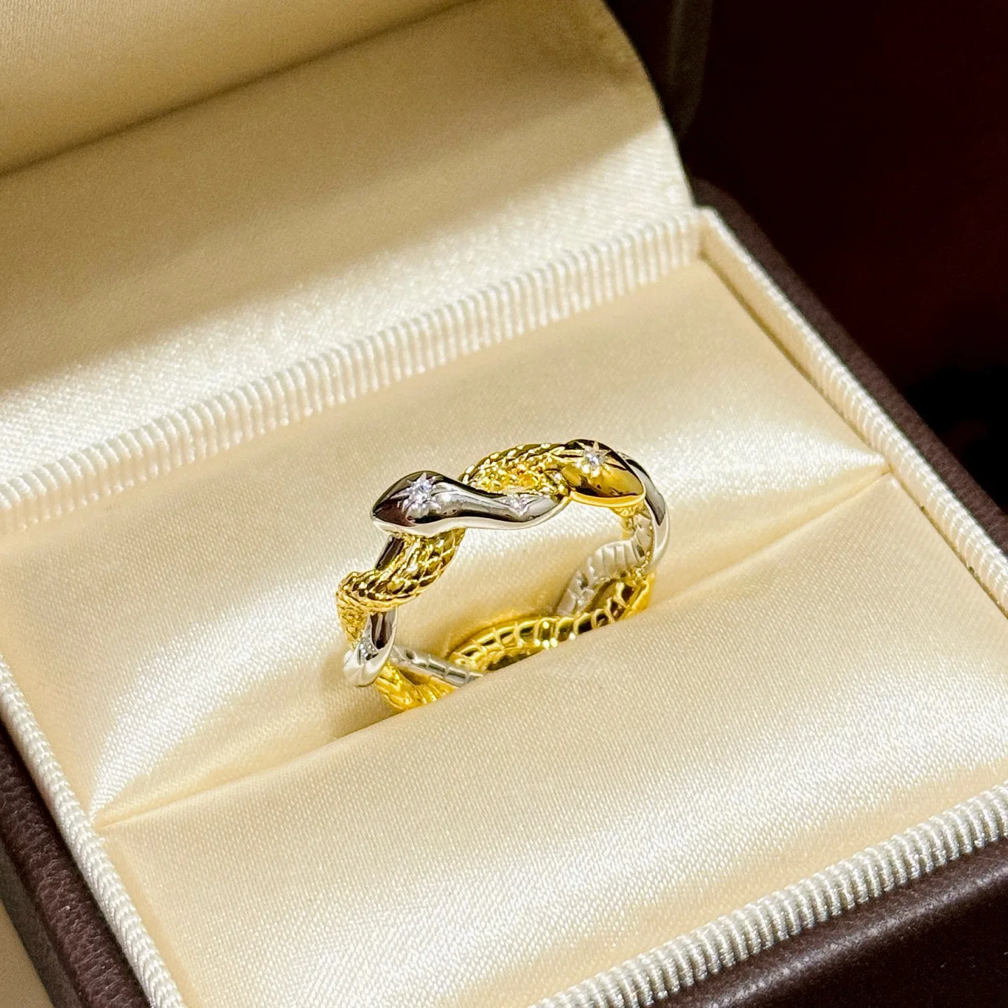 100% 925 Sterling Silver Gold And Silver Snakes Entwined Rings For Women Fine Jewelry
100% 925 Sterling Silver Gold And Silver Snakes Entwined Rings For Women Fine Jewelry