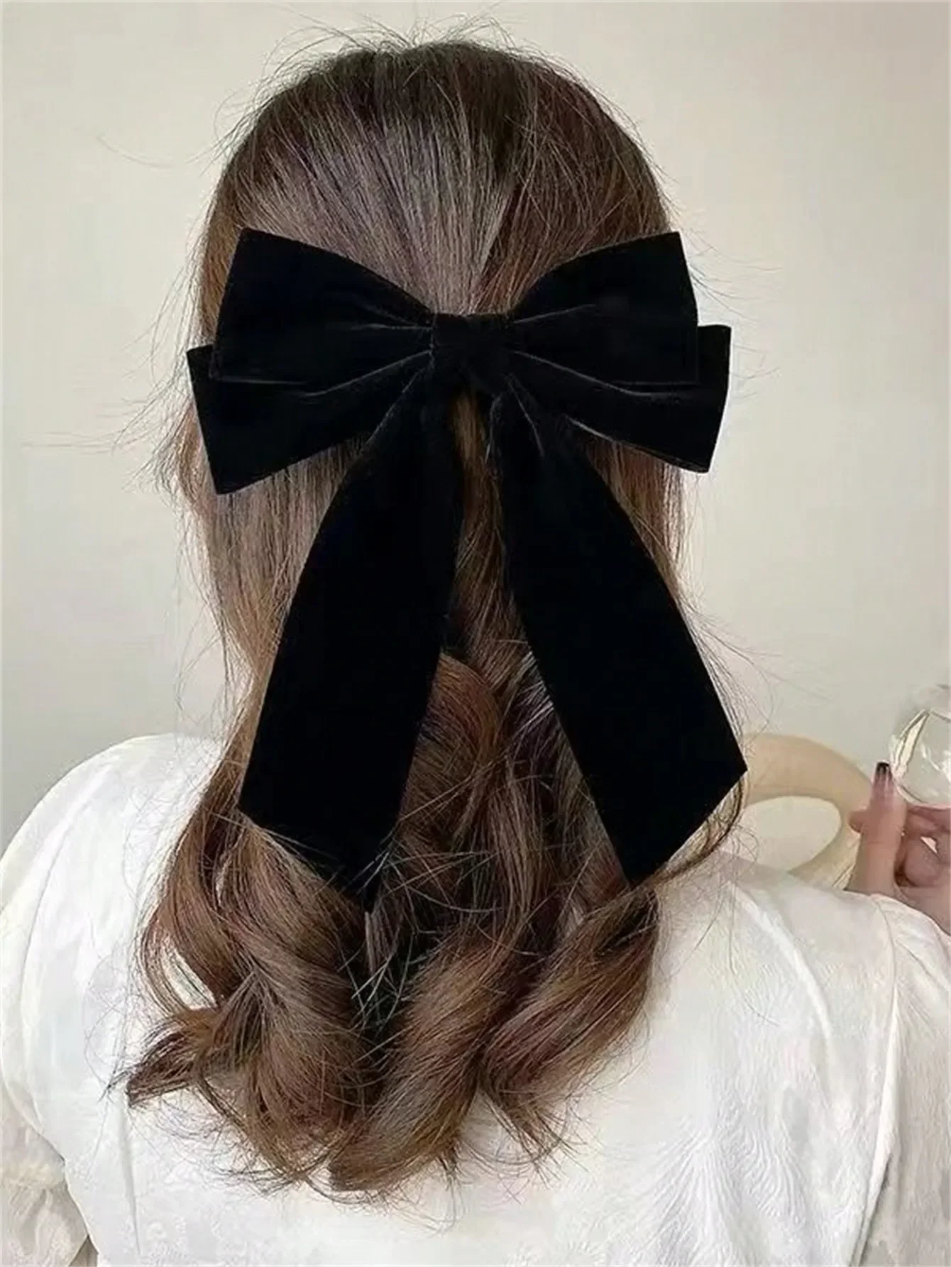 1 Hair clip for womenvintage velvet bow back hair clip Hair accessories for girlfriend gifts suitable
1 Hair clip for womenvintage velvet bow back hair clip Hair accessories for girlfriend gifts suitable