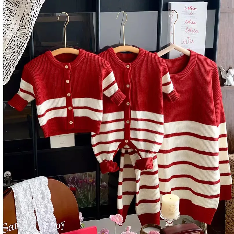 2026 Winter Family Matching Striped Sweater Parents Kids Baby Christmas Party Outfit Mother Daughter Son Cute Knitwear Cardigan
2026 Winter Family Matching Striped Sweater Parents Kids Baby Christmas Party Outfit Mother Daughter Son Cute Knitwear Cardigan