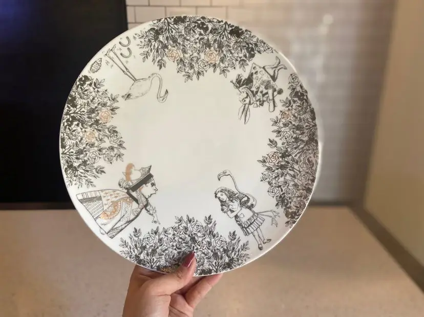 Museum souvenirs, hand drawn illustrations, ceramic plates, breakfast plates 
Museum souvenirs, hand drawn illustrations, ceramic plates, breakfast plates