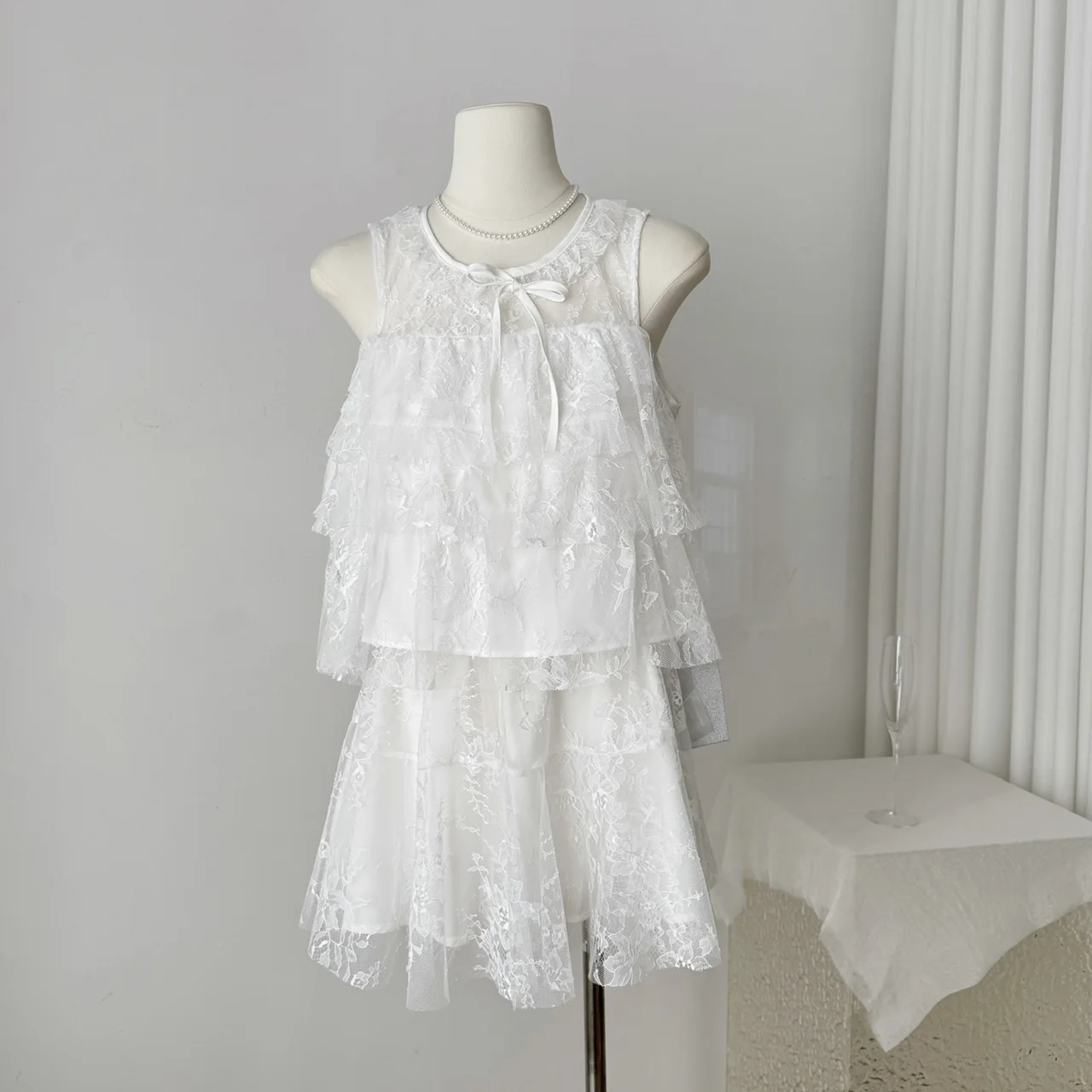 Japanese Casual Cute Loose Sleeveless Slash Neck Sling Vest Women Design Fashion Elastic Waist Lace Patchwork Short Skirt Suit
Japanese Casual Cute Loose Sleeveless Slash Neck Sling Vest Women Design Fashion Elastic Waist Lace Patchwork Short Skirt Suit